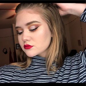 Meet your Posher, Alexia